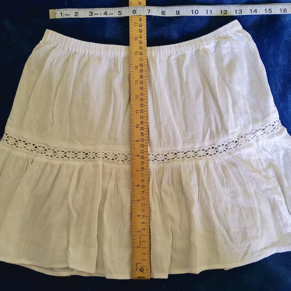 White Cotton Tiered Mini Skirt Crochet Lace Trim Ruffle Boho Cottagecore - Picture 9 of 11